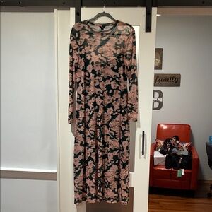 Chic Long Sleeve Floral Dress in Black and Pink